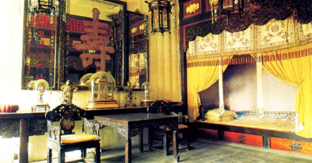 Dọn kho thấy chiếc chiếu cũ, ai ngờ đó là báu vật gần 70 tỷ - Hình 11 Don kho thay chiec chieu cu, ai ngo do la bau vat gan 70 ty-Hinh-11