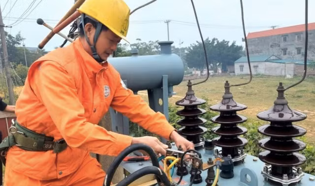 Nganh Nhiet dien: Du nguon cung 2024 anh huong toi san luong dien khi