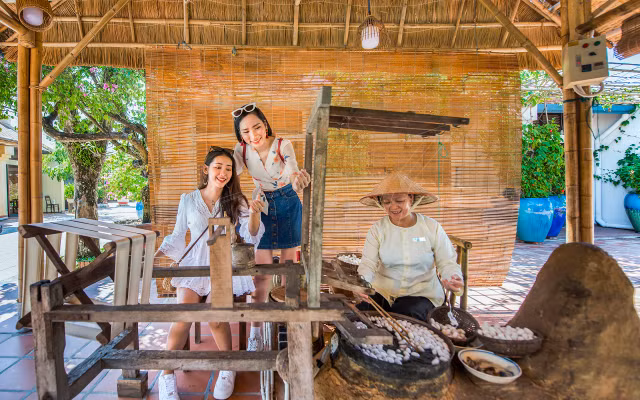 “Xuyen Viet” kham pha tinh hoa le hoi ba mien tai VinWonders Nam Hoi An-Hinh-4