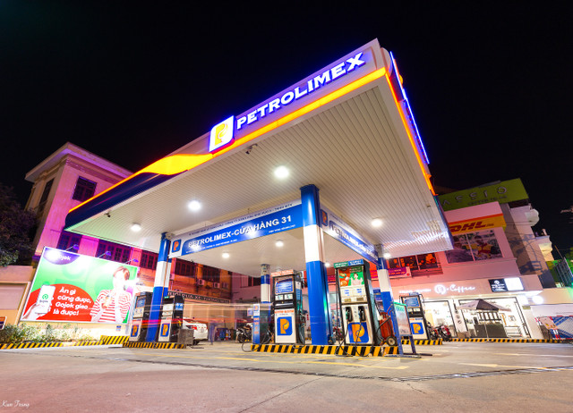Thị trường xăng dầu diễn biến bất ổn có thể gây áp lực lên lợi nhuận Petrolimex và PV Oil Thi truong xang dau dien bien bat on co the gay ap luc len loi nhuan Petrolimex va PV Oil