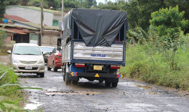 Đắk Nông: Tỉnh lộ 1 vừa nâng cấp, sửa chữa đã hư hỏng nặng Dak Nong: Tinh lo 1 vua nang cap, sua chua da hu hong nang