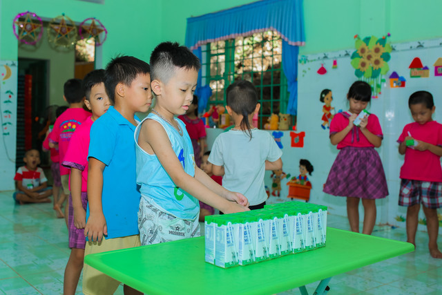 Nhân rộng niềm vui mang tên sữa học đường - Hình 2 Nhan rong niem vui mang ten sua hoc duong-Hinh-2