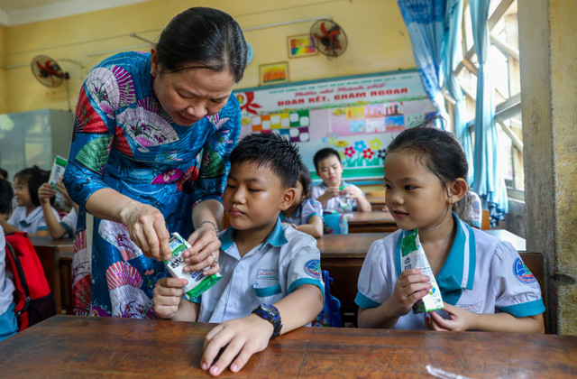 Nhân rộng niềm vui mang tên sữa học đường - Hình 3 Nhan rong niem vui mang ten sua hoc duong-Hinh-3