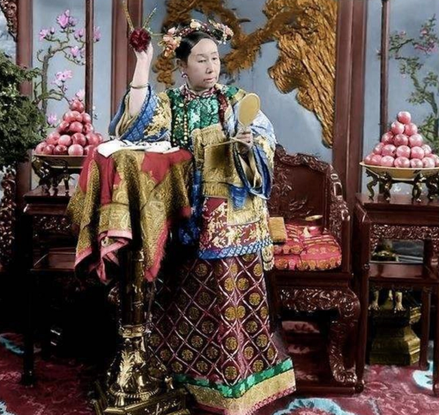 Từ Hi Thái Hậu che giấu bị mật động trời nào suốt đời mà không ai biết? - Hình 2 Tu Hi Thai Hau che giau bi mat dong troi nao suot doi ma khong ai biet?-Hinh-2
