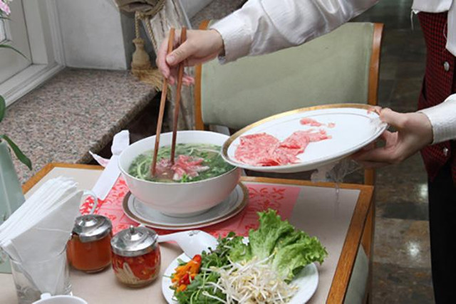 Những bát phở giá “đắt đỏ" nhất Việt Nam - Hình 2 Nhung bat pho gia “dat do