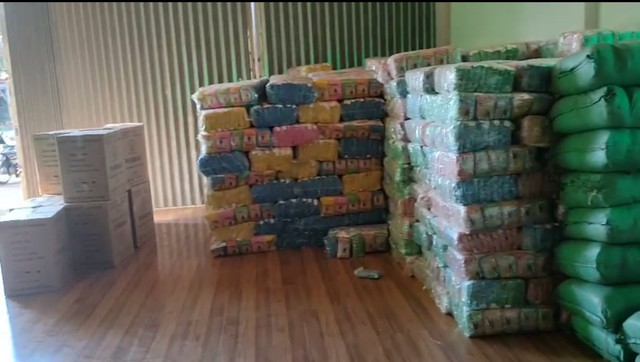 Phát hiện xưởng sản xuất gần 40.000 khẩu trang không có giấy phép - Hình 2 Phat hien xuong san xuat gan 40.000 khau trang khong co giay phep-Hinh-2