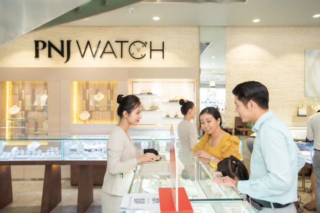 PNJ báo doanh thu thuần 4 tháng đạt 12 ngàn tỷ, lãi 859 tỷ đồng - Hình 2 PNJ bao doanh thu thuan 4 thang dat 12 ngan ty, lai 859 ty dong-Hinh-2