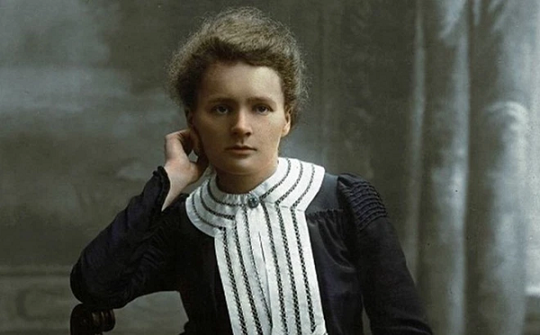 Cuốn sổ tay đáng sợ không ai dám đụng của Marie Curie - Hình 2 Cuon so tay dang so khong ai dam dung cua Marie Curie-Hinh-2