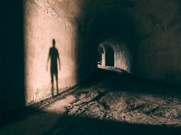 Bí ẩn địa điểm 'ma quái' và những tin nhắn gây ám ảnh - Hình 2 Bi an dia diem 'ma quai' va nhung tin nhan gay am anh-Hinh-2