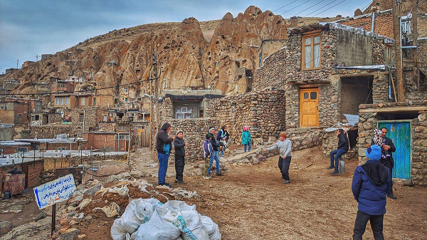 Bên trong ngôi làng rùng rợn như tổ mối với con suối thần kỳ - Hình 9 Ben trong ngoi lang rung ron nhu to moi voi con suoi than ky-Hinh-9