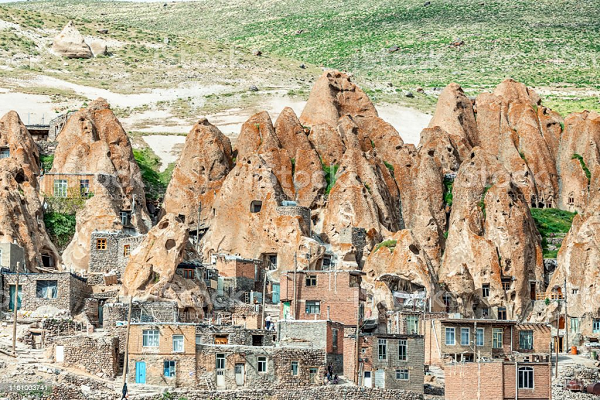 Bên trong ngôi làng rùng rợn như tổ mối với con suối thần kỳ - Hình 7 Ben trong ngoi lang rung ron nhu to moi voi con suoi than ky-Hinh-7