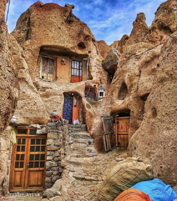 Bên trong ngôi làng rùng rợn như tổ mối với con suối thần kỳ - Hình 12 Ben trong ngoi lang rung ron nhu to moi voi con suoi than ky-Hinh-12