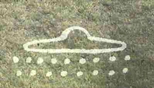 Người cổ đại đã vẽ người ngoài hành tinh từ 8.000 năm trước? - Hình 5 Nguoi co dai da ve nguoi ngoai hanh tinh tu 8.000 nam truoc?-Hinh-5