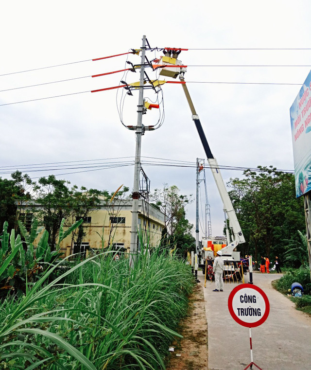 EVNHANOI ứng dụng công nghệ sửa chữa điện nóng EVNHANOI ung dung cong nghe sua chua dien nong