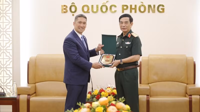 Đại tướng Phan Văn Giang tiếp Quyền Bộ trưởng Bộ Hải quân Hoa Kỳ