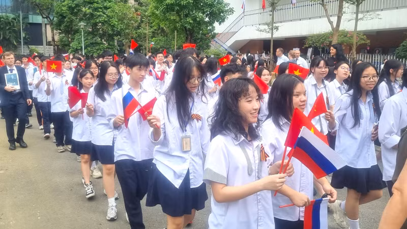 Diễu hành 'Binh đoàn bất tử' tại Hà Nội tri ân chiến sĩ Việt Nam, Liên Xô