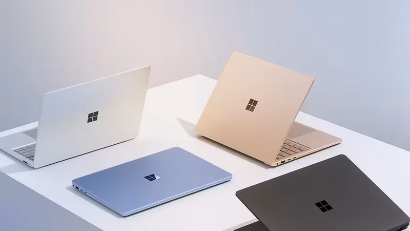 [GALLERY] Microsoft Surface bị quay lưng vì laptop AI quá đắt