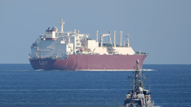 Hình ảnh tàu chiến Mỹ tuần tra tại eo biển Hormuz, tuyến vận tải dầu chiến lược của thế giới