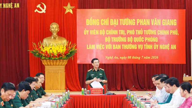 Đại tướng Phan Văn Giang làm việc với Ban Thường vụ Tỉnh ủy Nghệ An