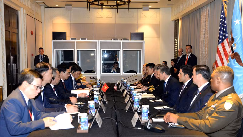 Việt Nam mời Bộ trưởng Chiến tranh Mỹ dự triển lãm quốc phòng quốc tế 2026