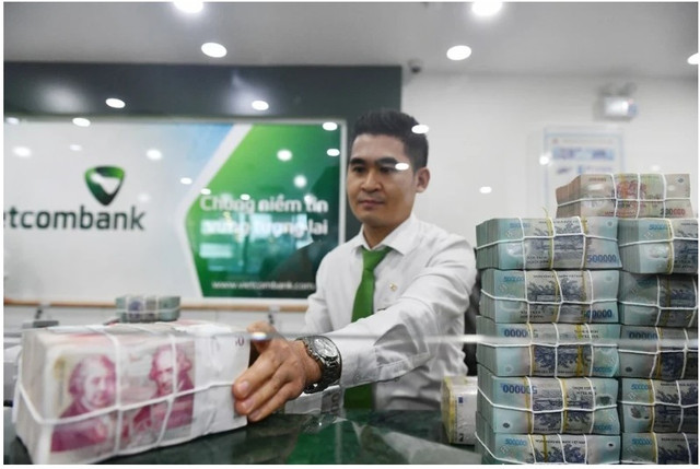 Vietcombank đã chính thức mất mốc vốn hóa nửa triệu tỷ đồng sau đà giảm liên tục của cổ phiếu VCB. Ảnh: Nam Khánh. vietcombank-1.png