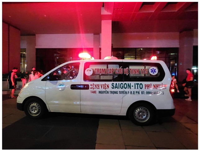 Xe cấp cứu cũng được điều động.