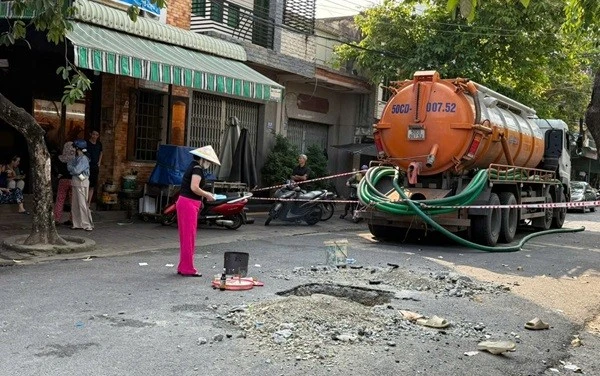 TPHCM: Danh tính hai công nhân tử vong nghi do ngạt khí trong hố ga sâu 7m