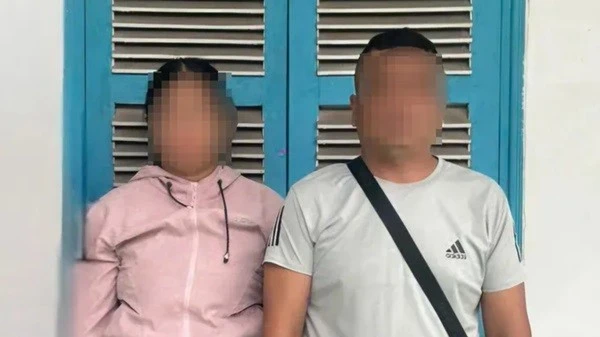 TP HCM: Kiên quyết xử lý tình trạng dán quảng cáo, rao vặt trái phép