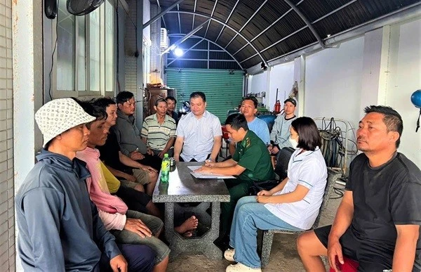 Tàu cá TP HCM kịp thời cứu 9 ngư dân gặp nạn ngoài khơi