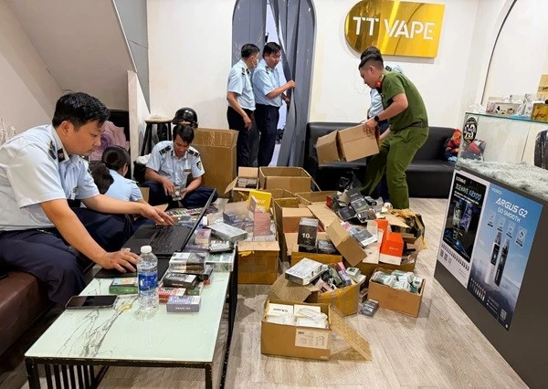 Cần Thơ tạm giữ hơn 1.300 sản phẩm thuốc lá điện tử nhập lậu