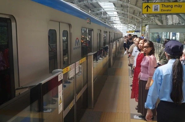 TP HCM khuyến khích đi xe buýt, Metro khi đến Trung tâm hành chính công