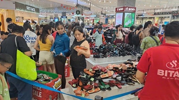 Siêu thị, trung tâm thương mại nhộn nhịp kỳ nghỉ Tết Dương lịch 2026