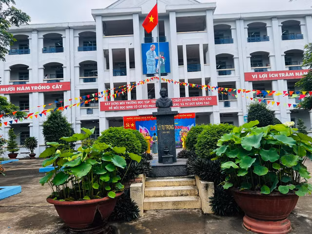 truong-ly-tu-trong.jpg