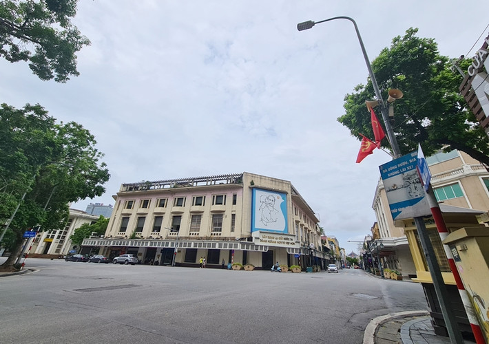 Hình ảnh thưa vắng tại một số tuyến đường xung quanh trung tâm Hà Nội.