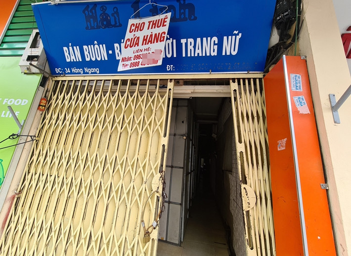 Mặt bằng treo biển cho thuê tại khu phố Hàng Ngang (quận Hoàn Kiếm, TP Hà Nội) trước đây chủ yếu được khách thuê để kinh doanh thời trang.