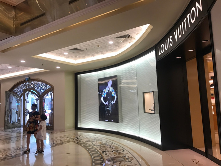 Khách vào đây chủ yếu để tham quan, chụp ảnh, nhưng ít mua sắm.