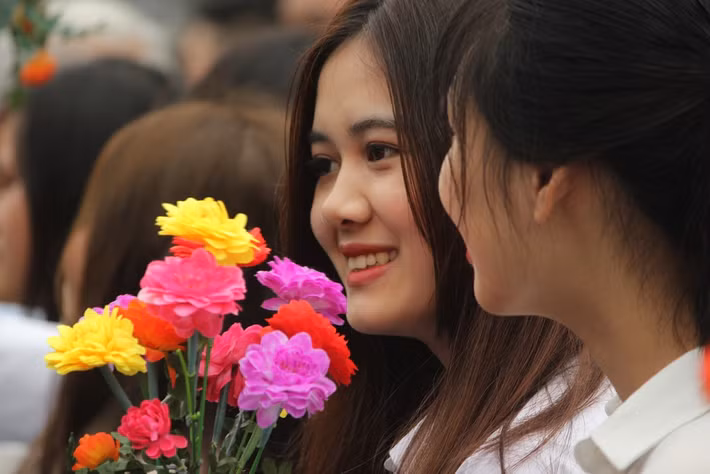 Ai ai cũng tưng bừng trong ngày giao nhận quân của quận Đống Đa.