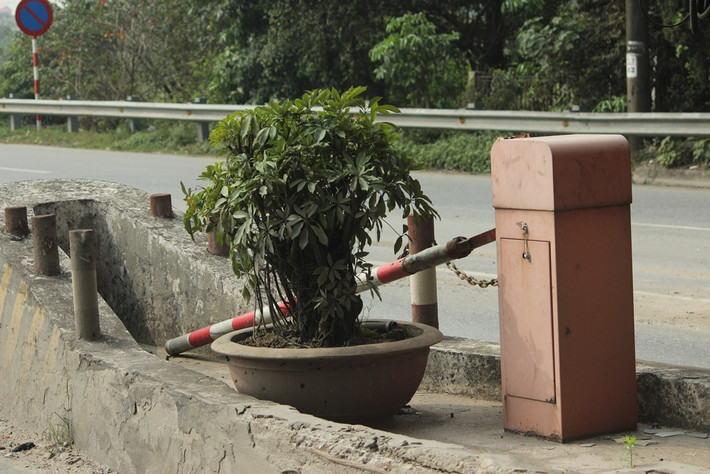 Hơn 2 tháng các tài xế yêu cầu Công ty Cổ phần BOT Vietracimex 8 đối thoại về vấn đề đặt sai vị trí trạm BOT, nhưng đơn vị này vẫn im lặng.