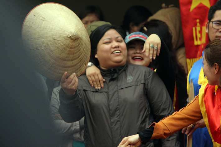 Tham dự ngày hội thổi cơm, dân làng Thị Cấm ai ai cũng từng bừng phấn khởi.