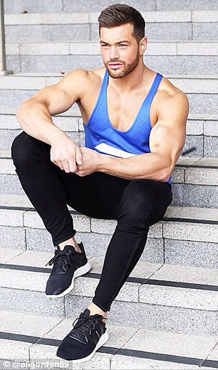 Trong một lần tình cờ gặp Ali Gordon, vốn là một giáo viên thể dục, thể hình... Lydia đã cảm nhận được sự khác biệt hoàn toàn từ cơ thể của anh. Cô nói với Daily Mail: "Thay vì những tảng mỡ thừa giống của tôi thì anh ấy lại có những múi cơ săn chắc. Tôi cảm thấy ghen tị. Và Ali đã rèn luyện cho tôi có được phong cách sống hoàn toàn khác".