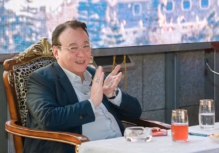 Ngoài ra, ông Dũng còn nắm cổ phần tại Công ty cổ phần Đầu tư xây dựng Thái Sơn (80%); Công ty cổ phần nông nghiệp công nghệ cao Tân Hoàng Minh (34%); Công ty cổ phần nhà D'Land (25%); Công ty cổ phần quản lý bất động sản Ánh Sáng Việt (80%)...