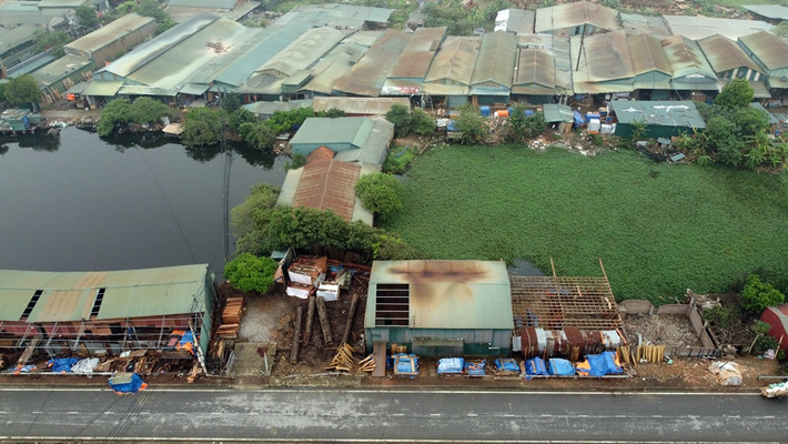Trong công văn, Hà Nội yêu cầu các địa phương siết chặt kỷ cương trong công tác quản lý nhà nước về chuyển mục đích sử dụng đất, cấp giấy chứng nhận quyền sử dụng đất và đăng ký biến động đất đai đối với các trường hợp phân lô, bán nền liên quan đến việc quản lý sử dụng đất nông nghiệp, nông nghiệp công ích, đất công theo quy định…