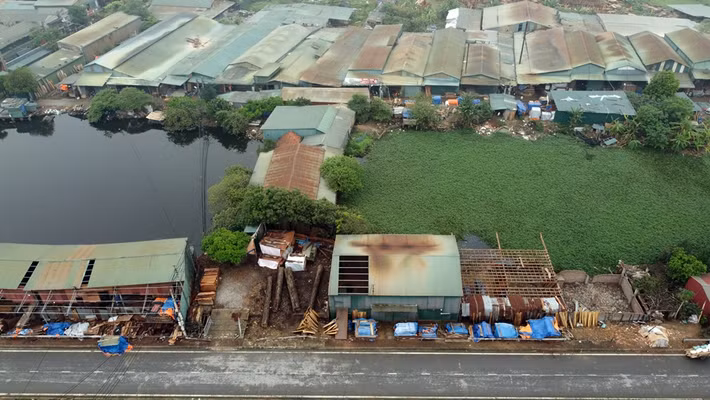 Trong công văn, Hà Nội yêu cầu các địa phương siết chặt kỷ cương trong công tác quản lý nhà nước về chuyển mục đích sử dụng đất, cấp giấy chứng nhận quyền sử dụng đất và đăng ký biến động đất đai đối với các trường hợp phân lô, bán nền liên quan đến việc quản lý sử dụng đất nông nghiệp, nông nghiệp công ích, đất công theo quy định…