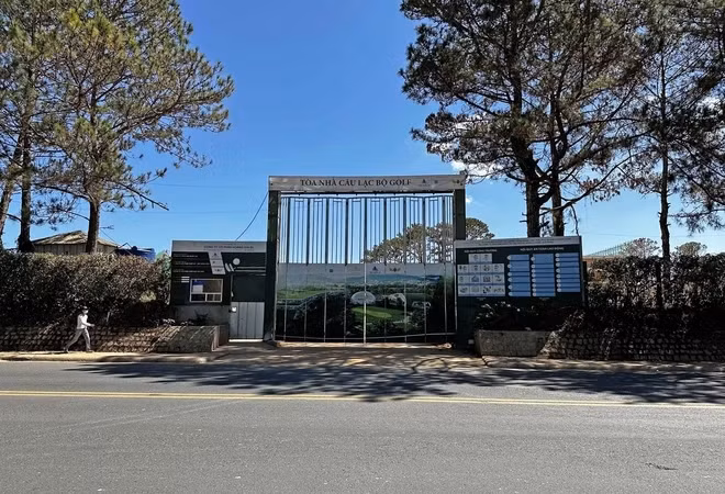 Từ đó, HĐND tỉnh Lâm Đồng đã ban hành nghị quyết cho chuyển đổi mục đích sử dụng đất đối với khu vực nói trên vào năm 2022 (nghị quyết số 160/NQ-HĐND). (Ảnh: TTXVN).