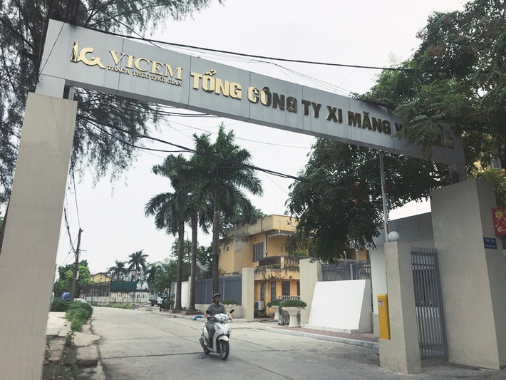 Đối với dự án Khu dịch vụ tổng hợp 122 Vĩnh Tuy của Vicem có diện tích là 52.083m2, gồm 4 khu được Vicem quản lý sử dụng từ năm 1959. Trong đó, khu 1 với diện tích 15.091m2 là phần kho tàng, bến bãi; khu 2 diện tích 17.381m2 đã được UBND TP Hà Nội cho Tổng Công ty và các đơn vị trực thuộc thuê; khu 3 có diện tích 5.893m2 làm trụ sở và nhà để xe; khu 4 với diện tích 10.982m2 đã được UBND TP Hà Nội cho Tổng Công ty và các đơn vị trực thuộc thuê.