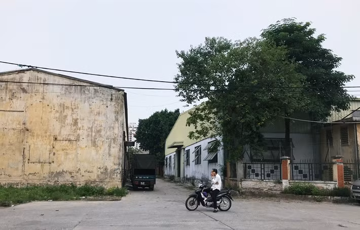 Phần lớn diện tích khu đất ngõ 122 Vĩnh Tuy được TP Hà Nội cho Tổng Công ty và các đơn vị trực thuộc thuê.