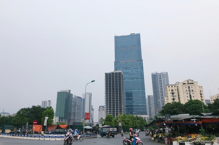 Đối với lô đất 8.476 m2 tại 10E6 Khu đô thị mới Cầu Giấy, được Vicem xây dựng dự án văn phòng Vicem Tower. Dự án này khởi công từ năm 2011 và dự kiến hoàn thành trong 3 năm.