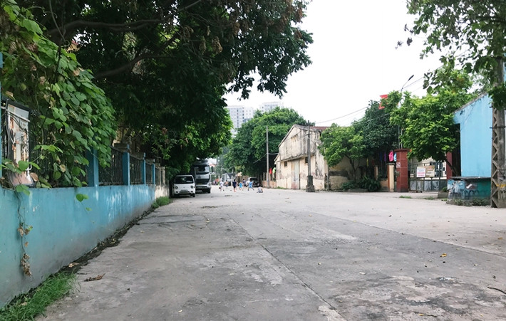 Lô đất này thay đổi từ “Xây dựng dự án Khu tổng hợp 122 Vĩnh Tuy” thành “tiếp tục quản lý, sử dụng như hiện trạng, sau khi cổ phần hóa sẽ báo cáo việc sử dụng đất theo yêu cầu sản xuất kinh doanh, chiến lược phát triển, tái cấu trúc Vicem theo quy hoạch của TP Hà Nội”, được Bộ Xây dựng đồng ý về chủ trương song Bộ Tài chính chưa có ý kiến.