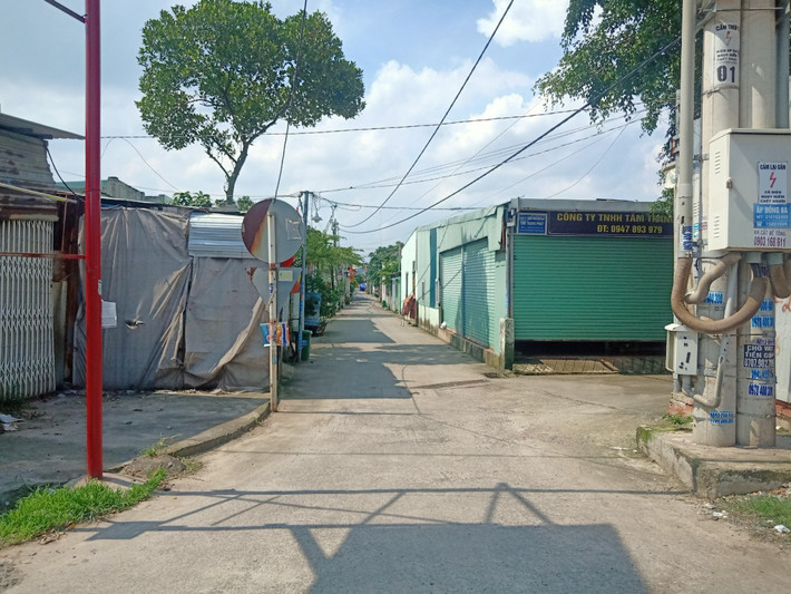 Trong số 1.500 hộ bị giải toả trắng có khoảng 800 căn nhà đã có cập nhật trên bản đồ thu hồi đất và có khoảng 700 căn nhà của 700 hộ gia đình, cá nhân xây dựng không phép trên đất nông nghiệp phân lô chưa được cập nhật trên bản đồ thu hồi đất, chưa đủ cơ sở quy chủ. (Ảnh: Người đưa tin).