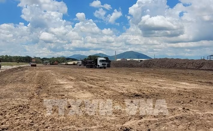 Dự án được chia làm 3 dự án thành phần, trong đó tỉnh Đồng Nai được giao đầu tư dự án thành phần 1; Bộ Giao thông Vận tải đầu tư dự án thành phần 2; tỉnh Bà Rịa - Vũng Tàu đầu tư dự án thành phần 3 có chiều dài 19,5 km qua địa bàn thị xã Phú Mỹ và TP Bà Rịa. (Ảnh: TTXVN).